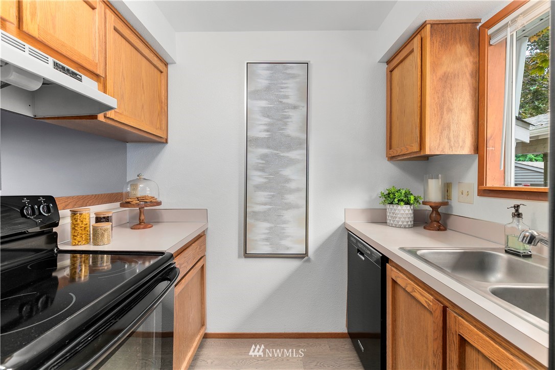 18910 Bothell Everett Highway, Unit J2 Bothell, WA 98012 - Photo 5 of 21 Gallery Image 5