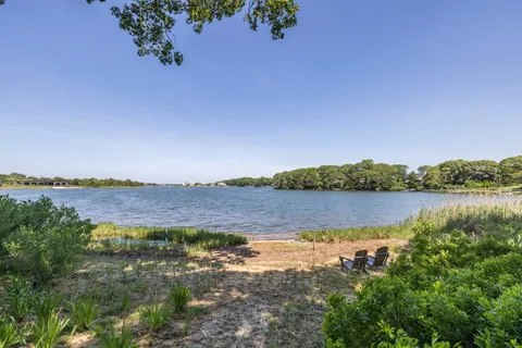 33 Bluff Point Road, Sag Harbor, NY 11963