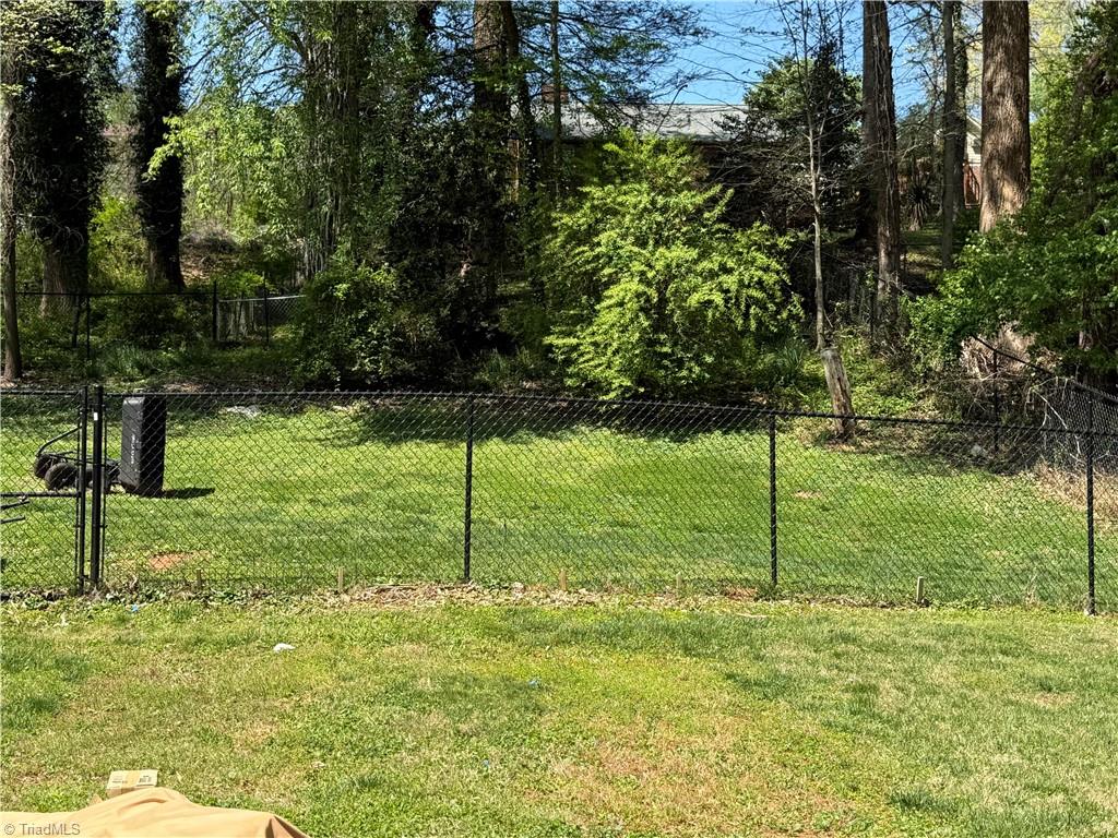 125 James Street Elkin, NC 28621 - Photo 3 of 21 Fenced area
