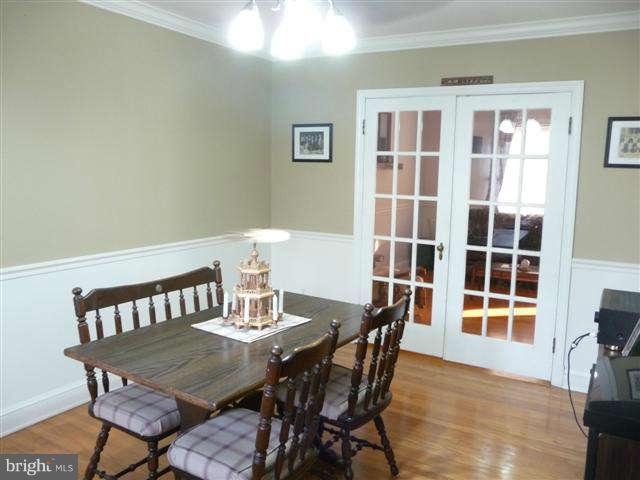 907 Elm Ridge Avenue Baltimore, MD 21229 - Photo 5 of 11 Dining Room