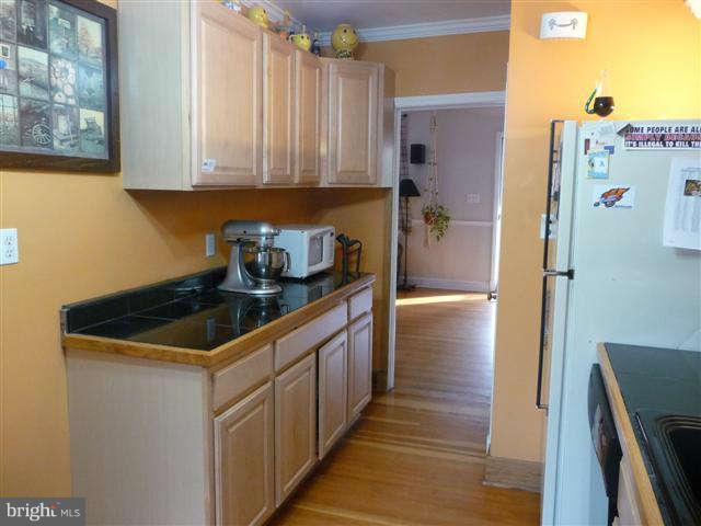 907 Elm Ridge Avenue Baltimore, MD 21229 - Photo 8 of 11 Kitchen