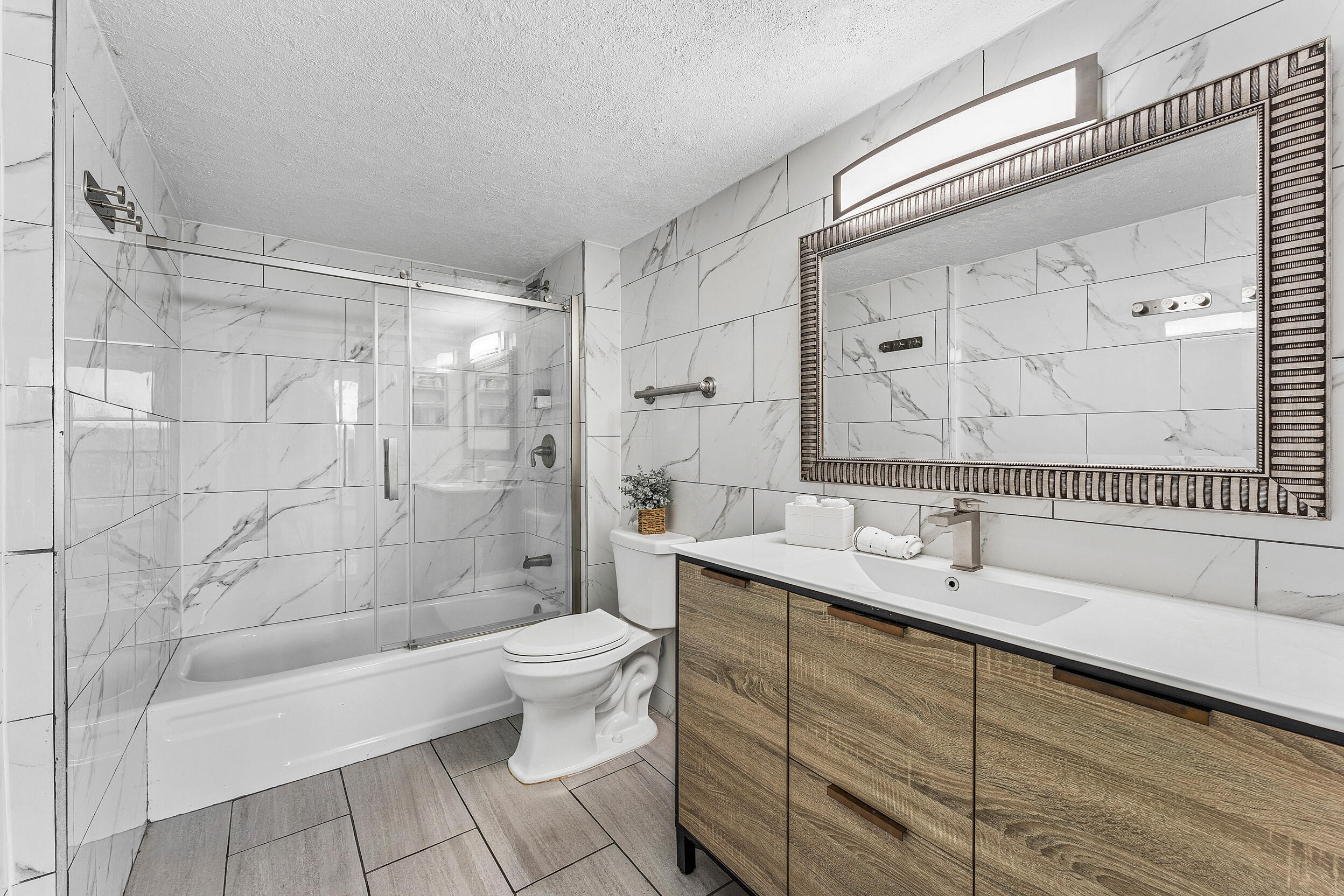 1631 Riverview Road, Unit 505 Deerfield Beach, FL 33441 - Photo 14 of 23 Primary Bathroom