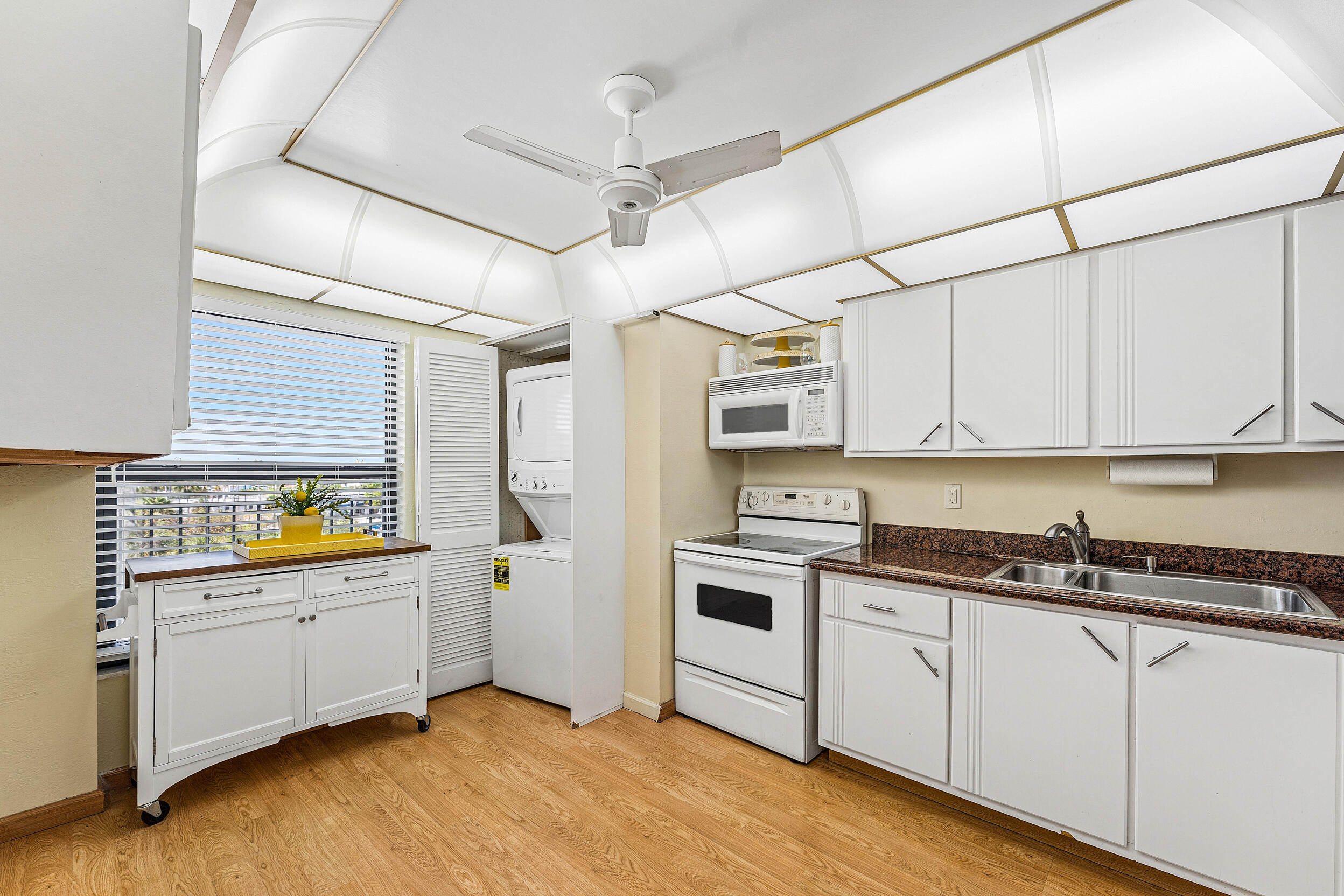 1631 Riverview Road, Unit 505 Deerfield Beach, FL 33441 - Photo 9 of 23 Kitchen