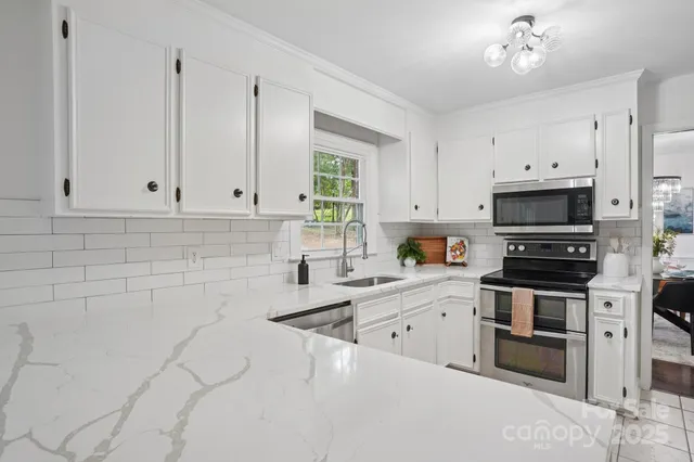 $760,000 | 10016 Whitethorn Drive, Charlotte, NC 28277