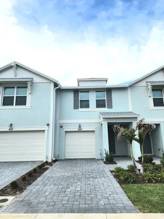 $2,425 | 629 Salisbury Circle, Fort Pierce, FL 34982