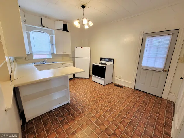 $1,075 | 210 North Fremont Street, Unit 1, River Falls, WI 54022