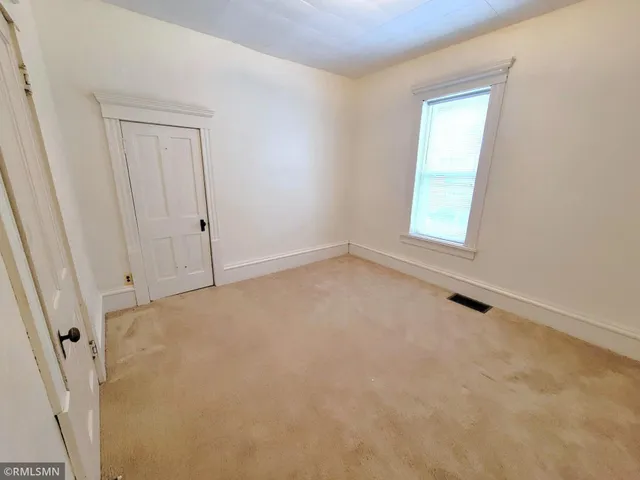 $1,075 | 210 North Fremont Street, Unit 1, River Falls, WI 54022