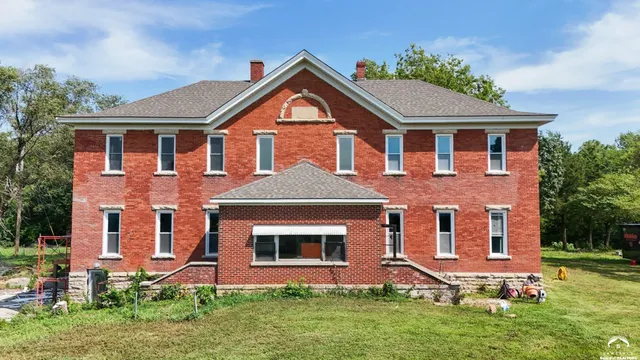 $575,000 | 16010 Fairview Road, Oskaloosa, KS 66066