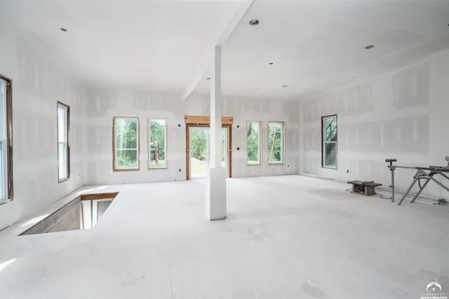 $575,000 | 16010 Fairview Road, Oskaloosa, KS 66066