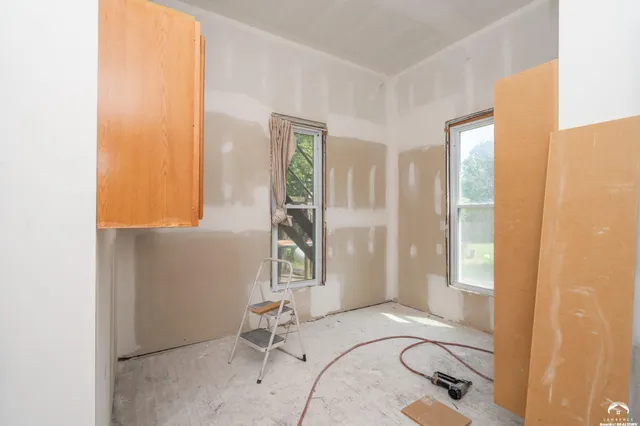 $575,000 | 16010 Fairview Road, Oskaloosa, KS 66066