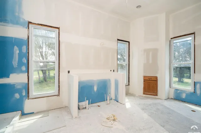 $575,000 | 16010 Fairview Road, Oskaloosa, KS 66066