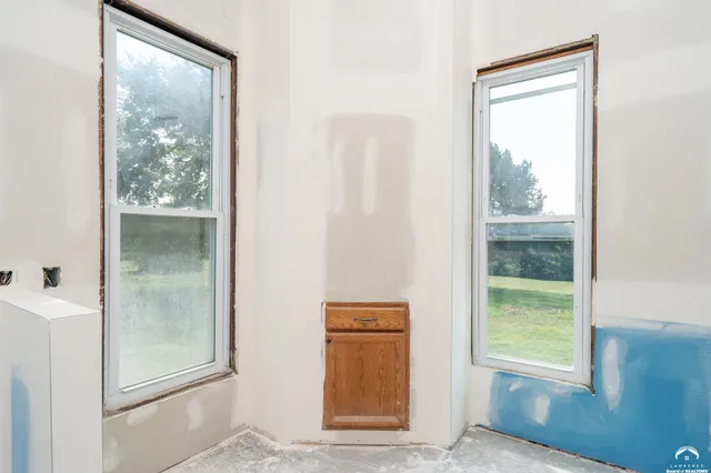 $575,000 | 16010 Fairview Road, Oskaloosa, KS 66066