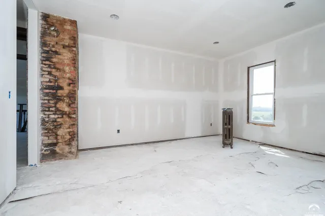 $575,000 | 16010 Fairview Road, Oskaloosa, KS 66066