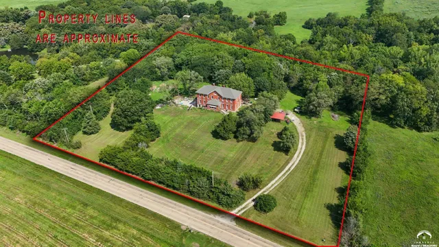 $575,000 | 16010 Fairview Road, Oskaloosa, KS 66066