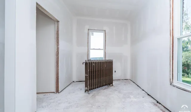 $575,000 | 16010 Fairview Road, Oskaloosa, KS 66066