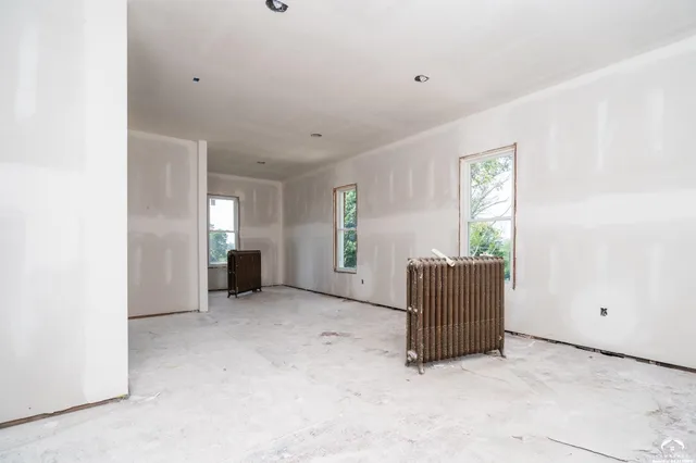 $575,000 | 16010 Fairview Road, Oskaloosa, KS 66066