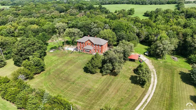 $575,000 | 16010 Fairview Road, Oskaloosa, KS 66066