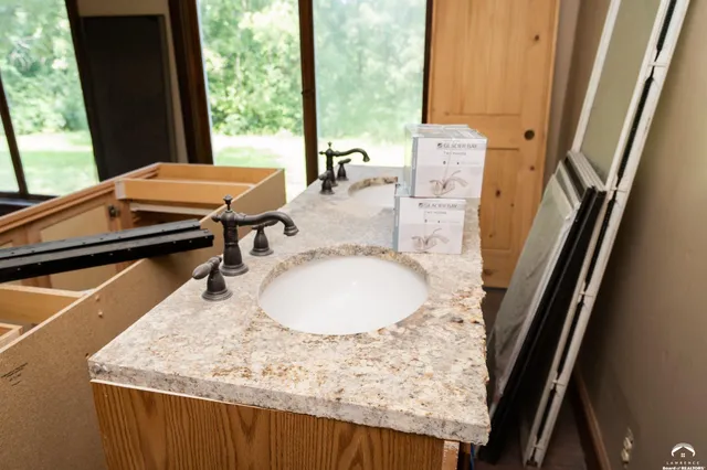 $575,000 | 16010 Fairview Road, Oskaloosa, KS 66066