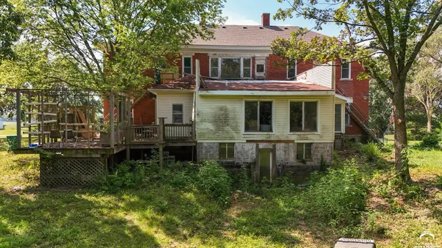 $575,000 | 16010 Fairview Road, Oskaloosa, KS 66066