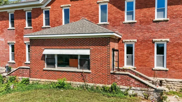 $575,000 | 16010 Fairview Road, Oskaloosa, KS 66066