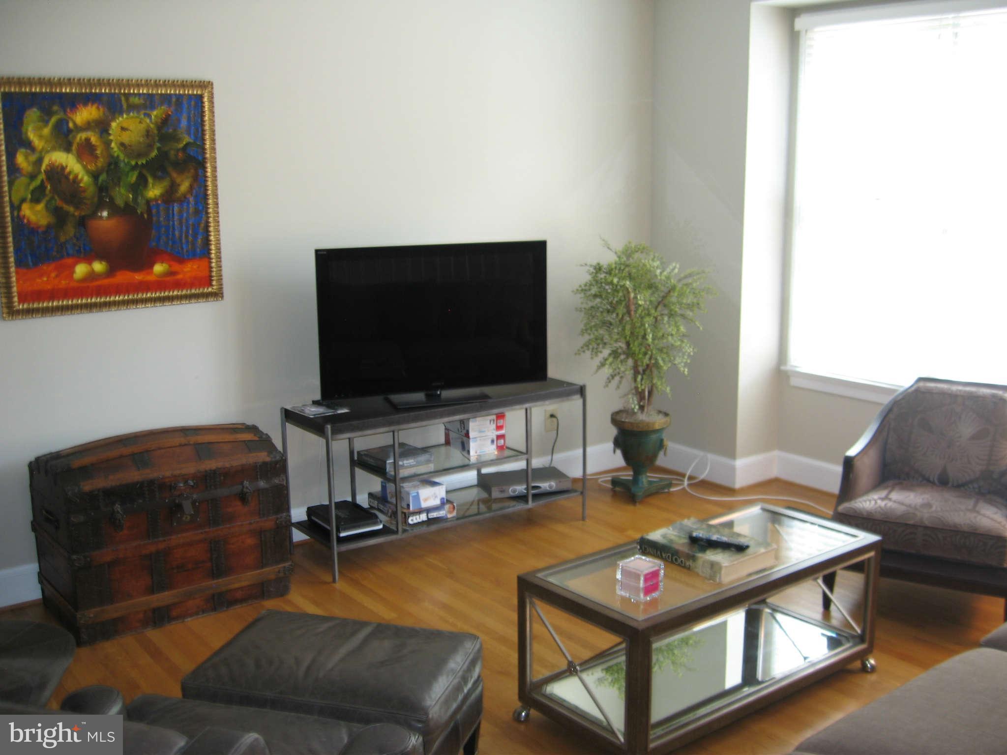 8004 Rising Ridge Road Bethesda, MD 20817 - Photo 5 of 30 Living Room