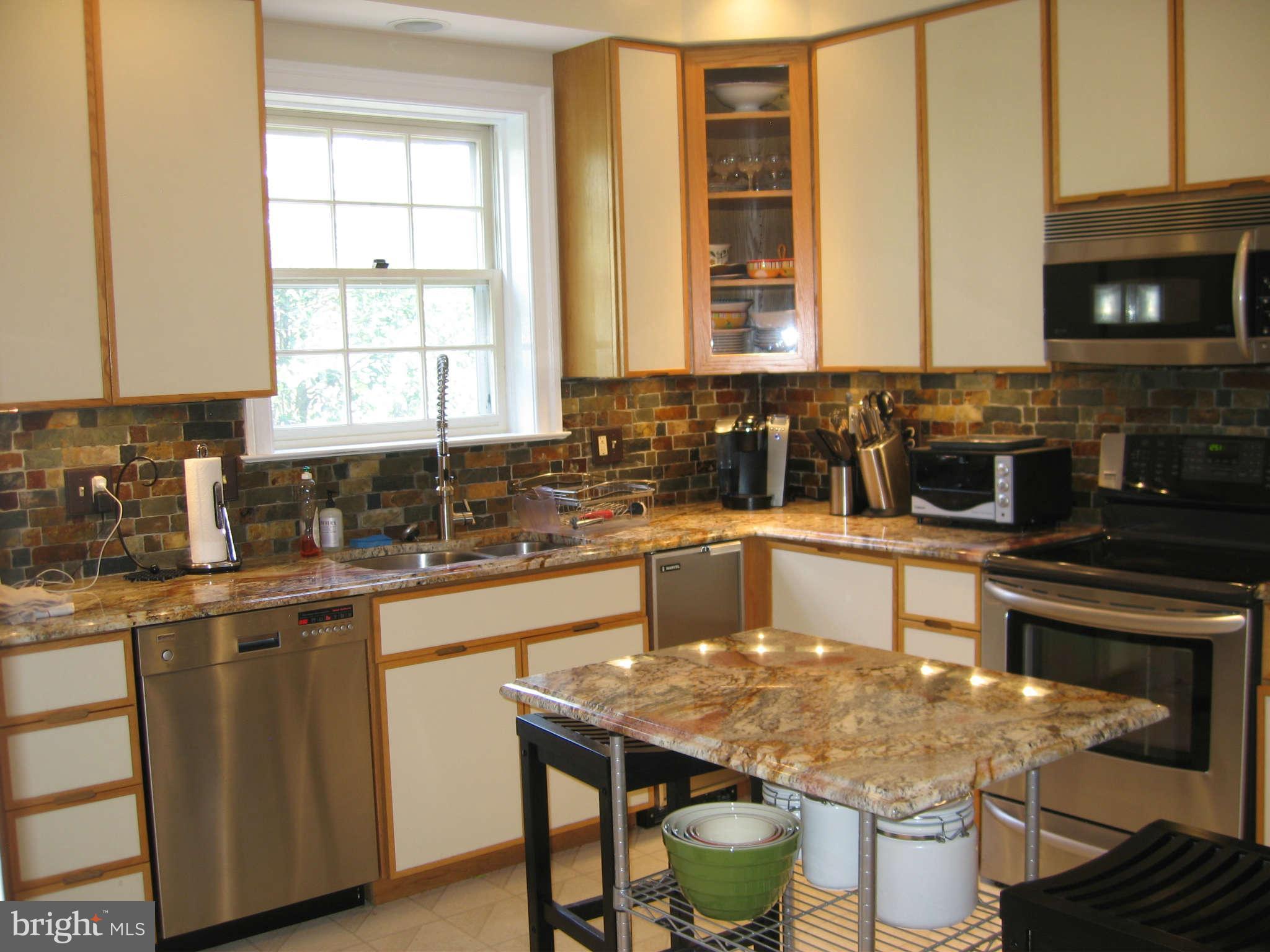 8004 Rising Ridge Road Bethesda, MD 20817 - Photo 7 of 30 Kitchen