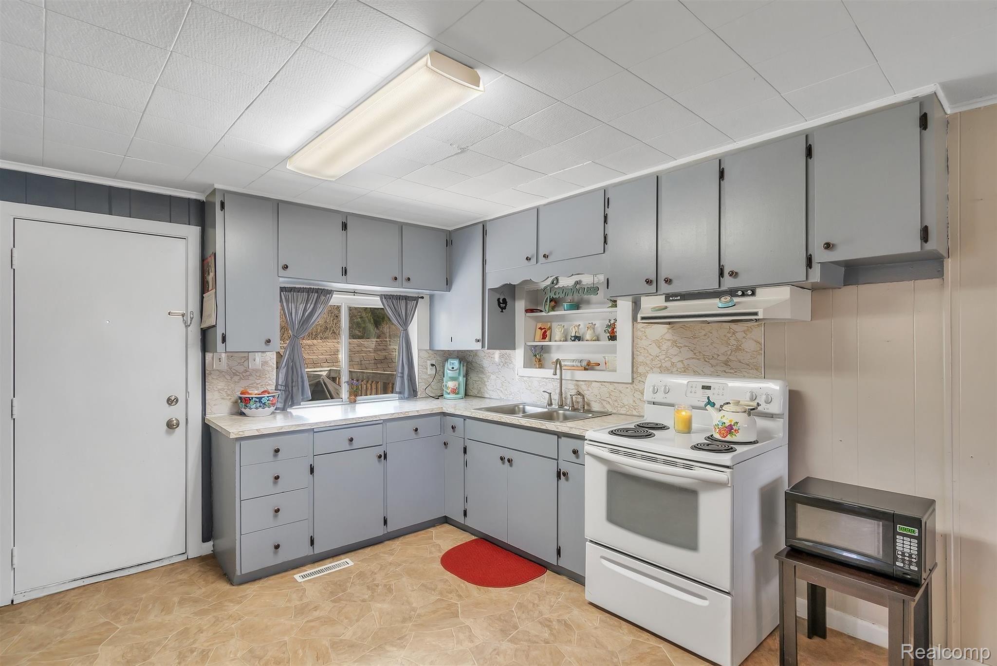 5276 North Henderson Road Davison, MI 48423 - Photo 12 of 37 12-5276 N Henderson Rd-Windowstill Real Estate Photography-12.jpg