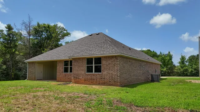 a view of front of a house with a yard