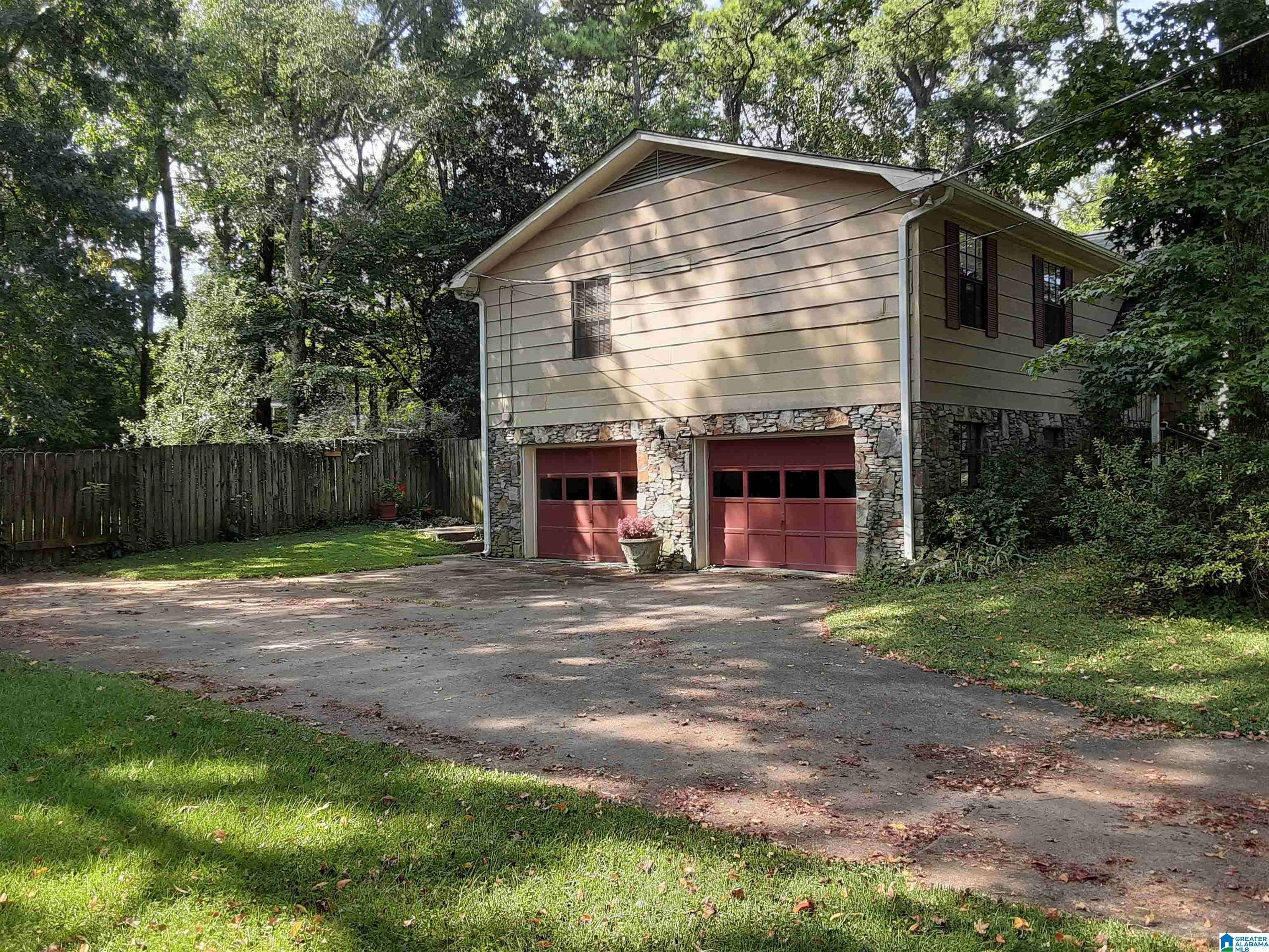 2727 Ray Way Birmingham, AL 35235 - Photo 2 of 34