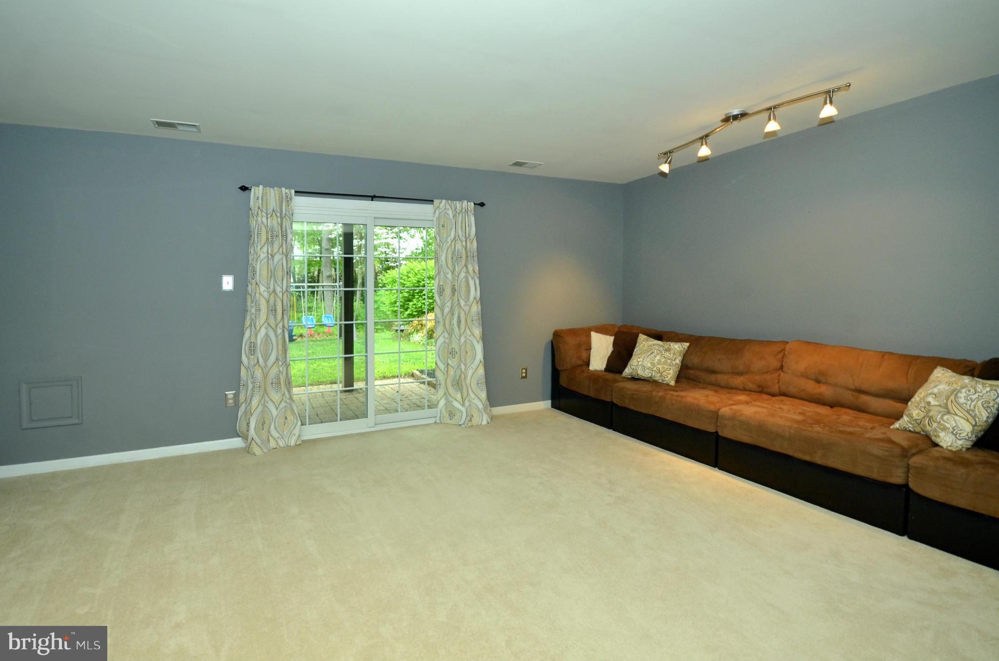 936 Walnut Wood Road Cockeysville, MD 21030 - Photo 20 of 27 Family Room