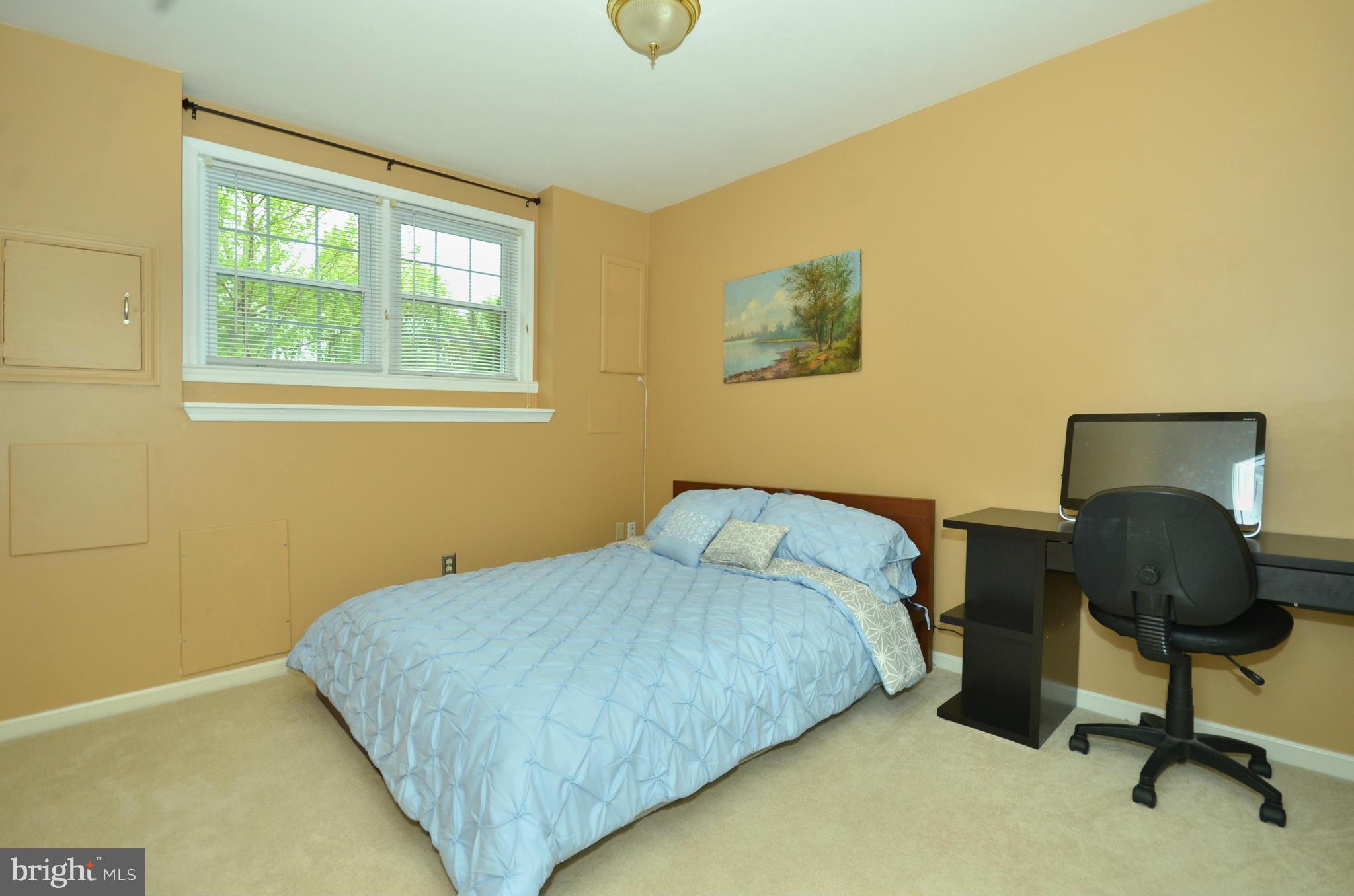 936 Walnut Wood Road Cockeysville, MD 21030 - Photo 21 of 27 Bedroom #4 w/ xtra large closet!