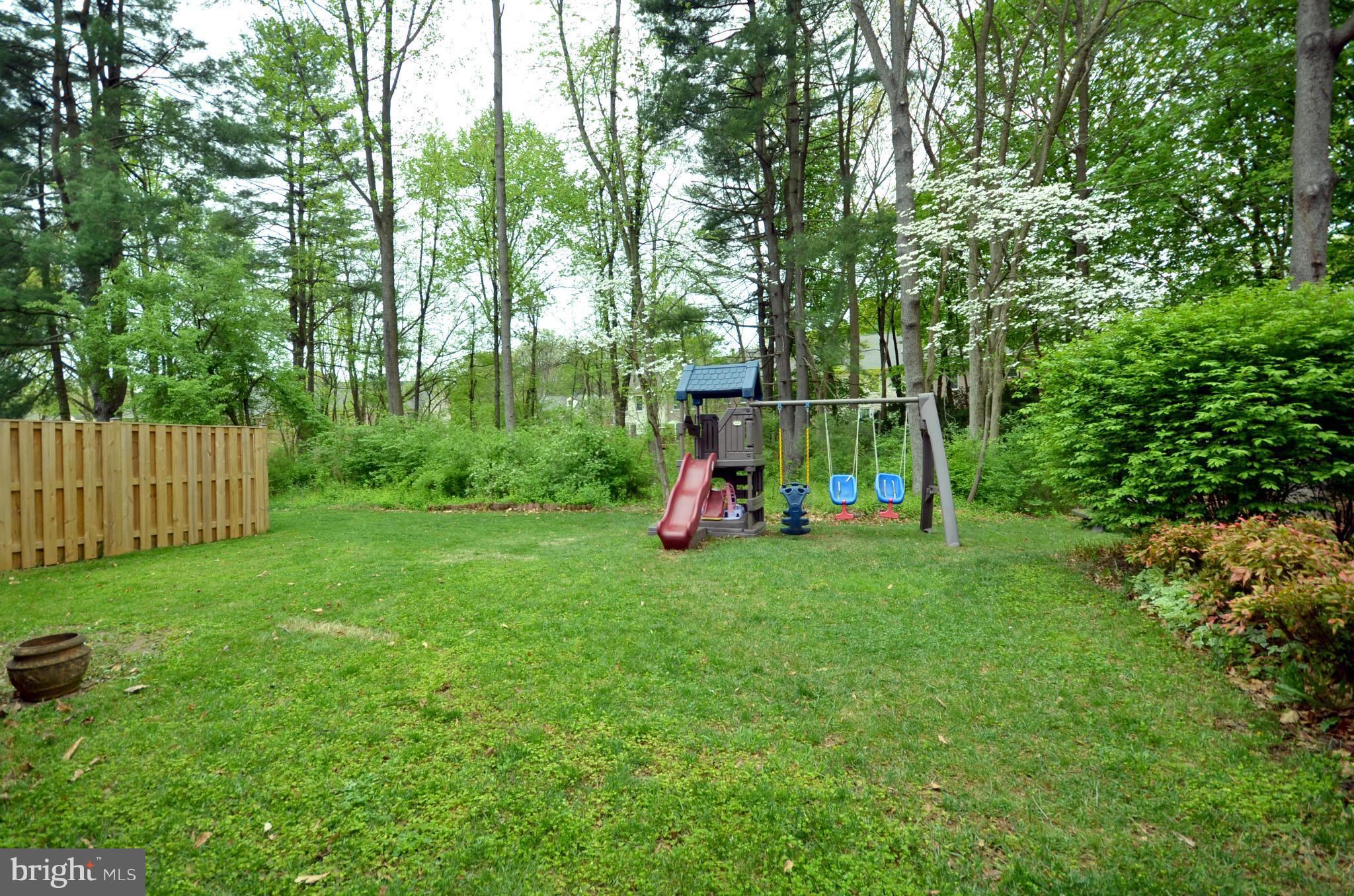 936 Walnut Wood Road Cockeysville, MD 21030 - Photo 25 of 27 Level backyard for lots of fun!