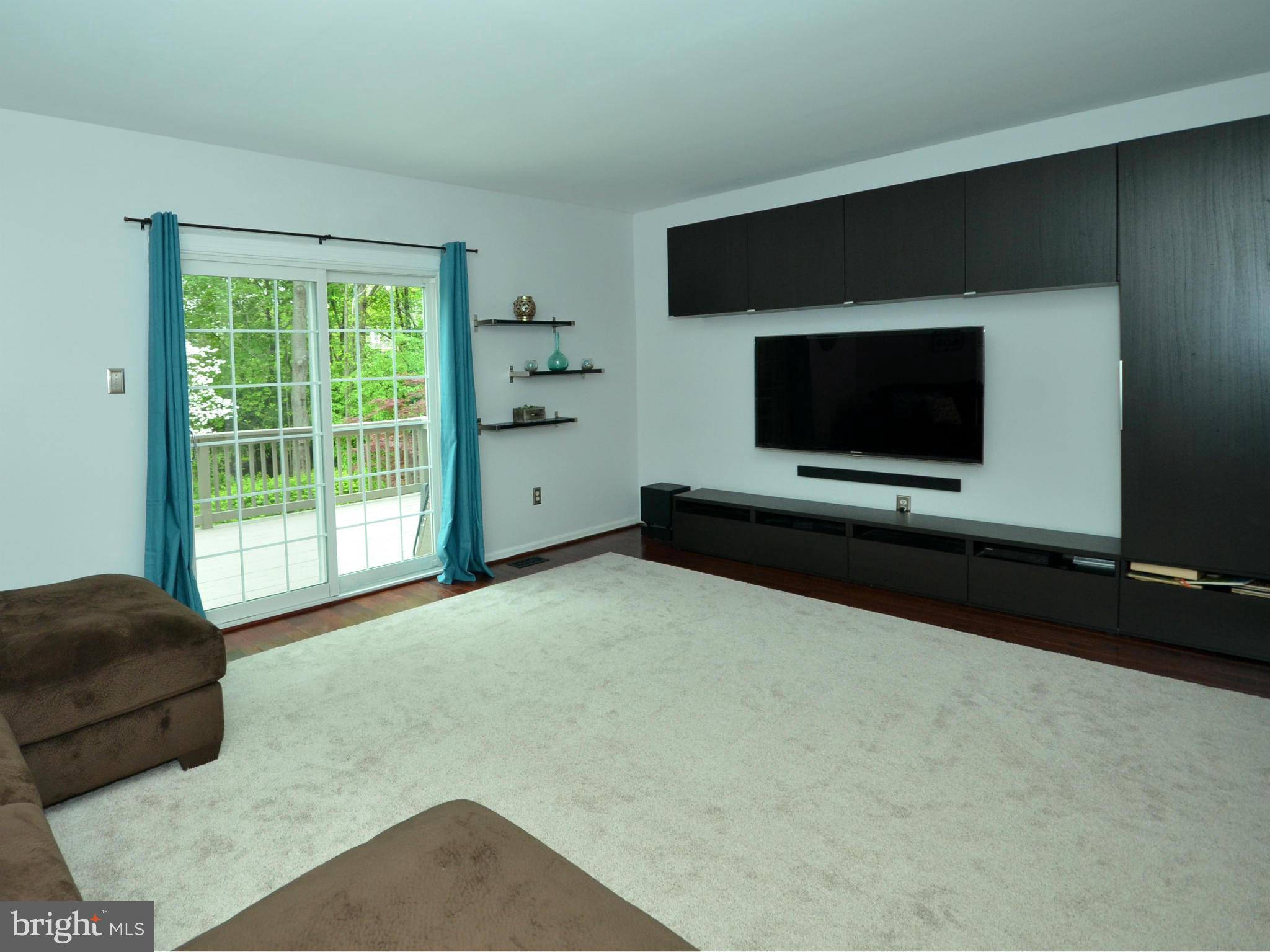 936 Walnut Wood Road Cockeysville, MD 21030 - Photo 7 of 27 Living Room. TV - sound bar included in sale!