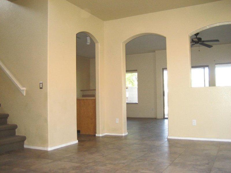 952 South Racine Lane Gilbert, AZ 85296 - Photo 2 of 14 Formal living room