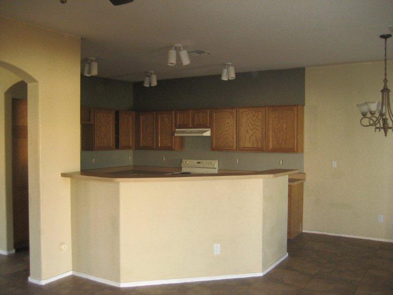 952 South Racine Lane Gilbert, AZ 85296 - Photo 4 of 14 Kitchen and island