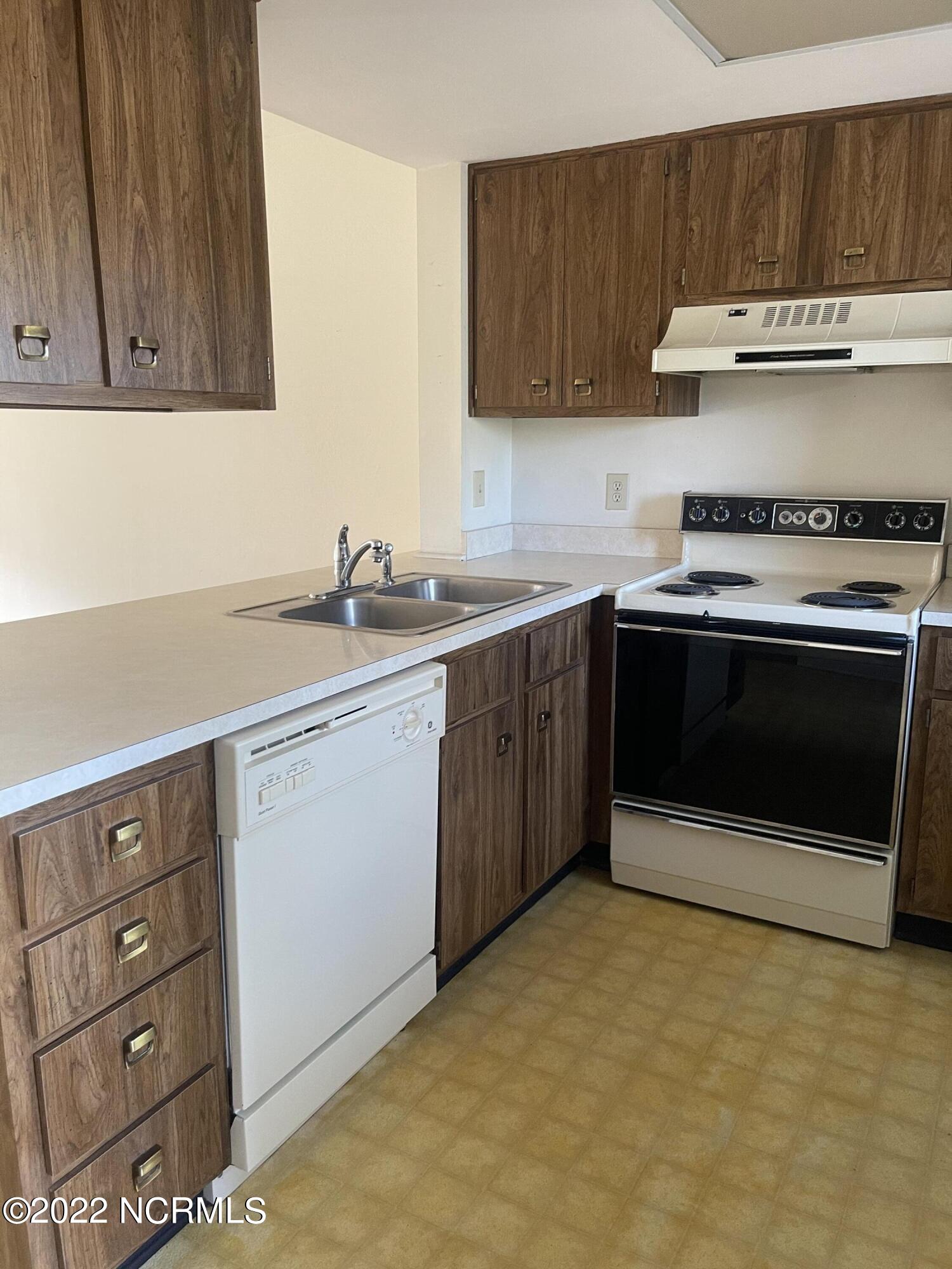 4575 Holly Tree Road Wilmington, NC 28412 - Photo 6 of 13 IMG_3877