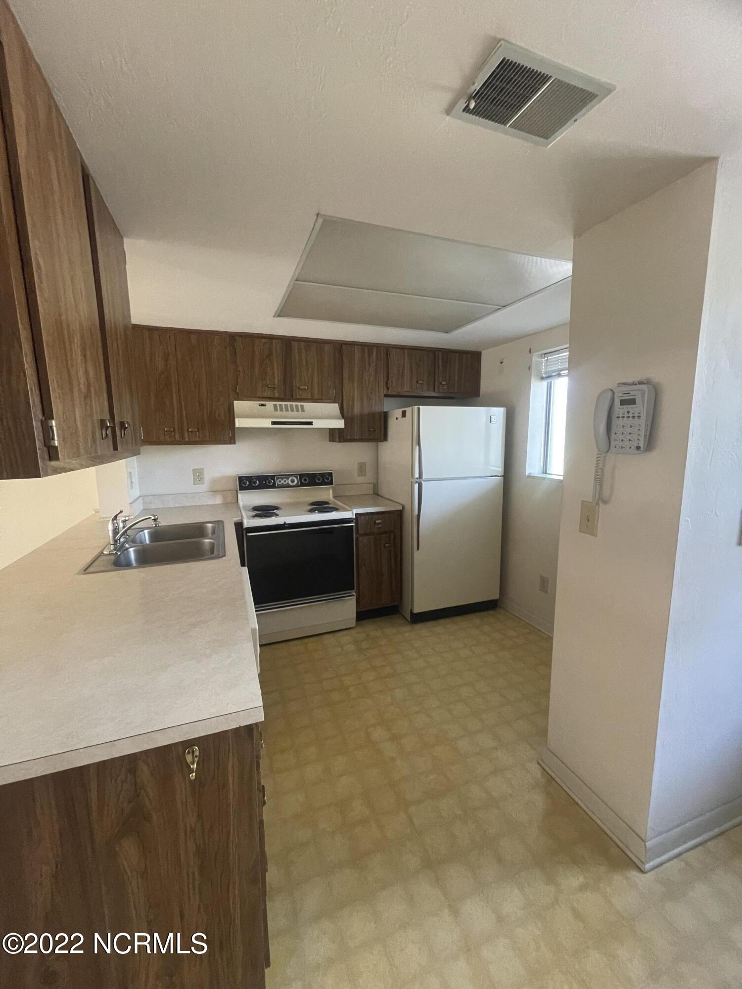 4575 Holly Tree Road Wilmington, NC 28412 - Photo 7 of 13 IMG_3875