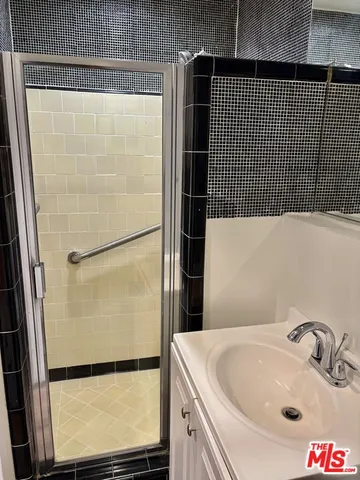 $4,950 | 15237 Del Gado Drive, Sherman Oaks, CA 91403