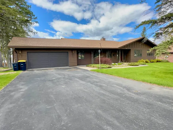 $720,000 | 725 Lakeshore Drive, Rhinelander, WI 54501