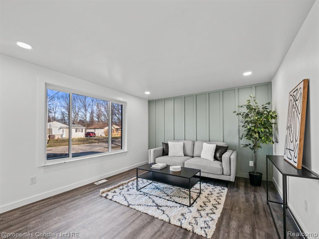 15769 Colbert Street Romulus, MI 48174 - Photo 3 of 22