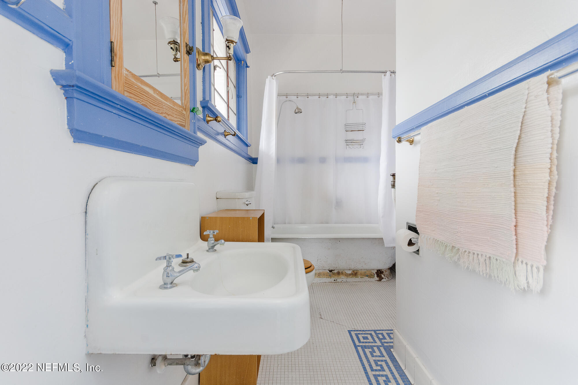 2905 Riverside Avenue Jacksonville, FL 32205 - Photo 27 of 38 Jack & Jill Bathroom
