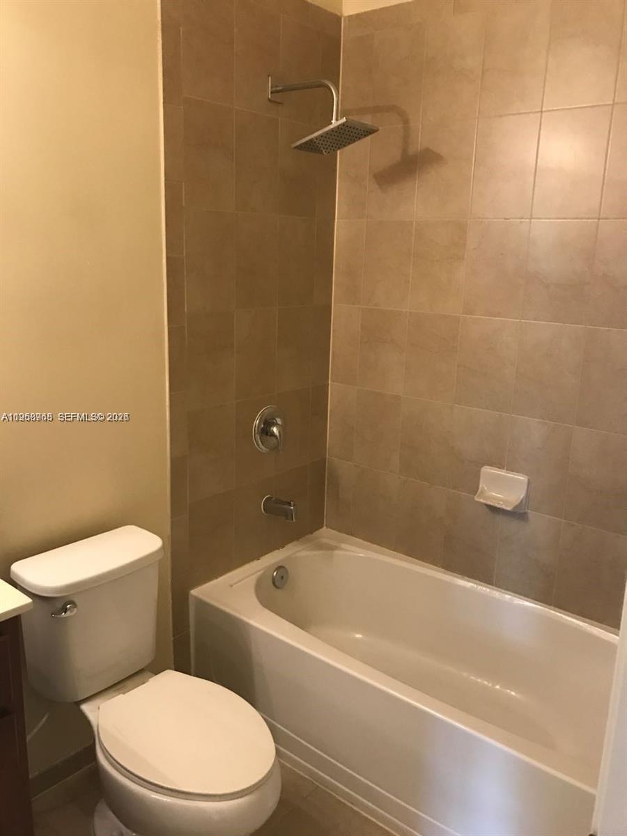 17525 Southwest 153rd Path Miami, FL 33187 - Photo 10 of 18