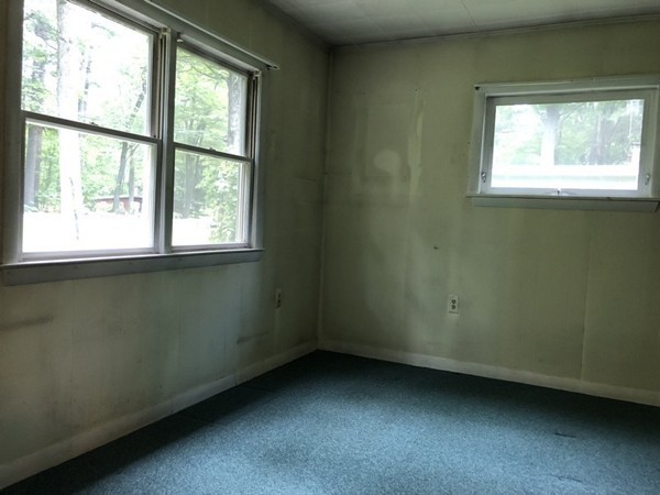 210 South Row Road Lunenburg, MA 01462 - Photo 12 of 19