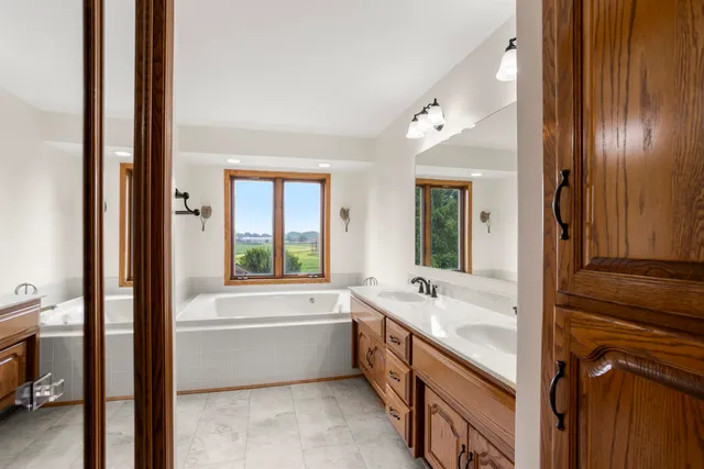 $439,900 | 2421 West Twin Willows Drive, Appleton, WI 54914