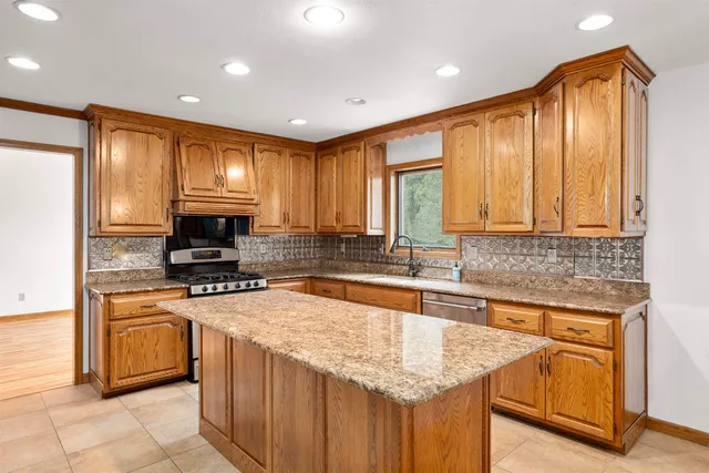 $439,900 | 2421 West Twin Willows Drive, Appleton, WI 54914