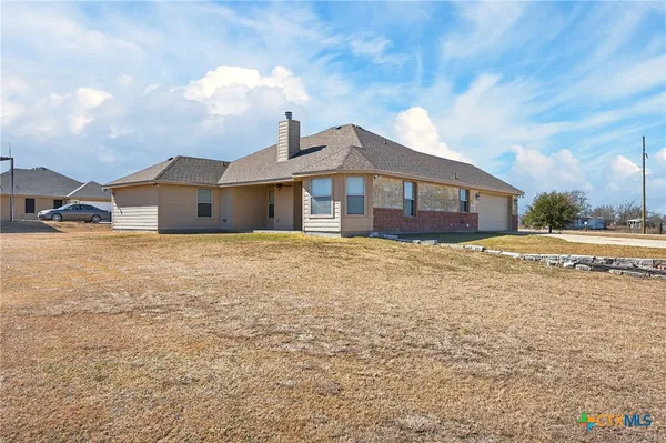 $390,000 | 8407 Shaw Road, Rogers, TX 76569