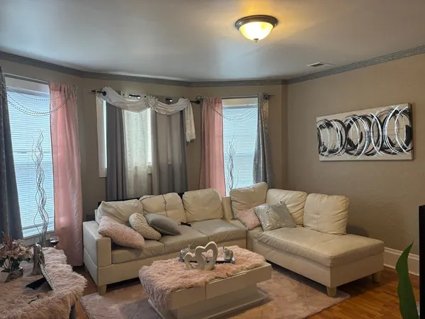 $1,995 | 31 South Stowell Street, Unit 1R, Worcester, MA 01604