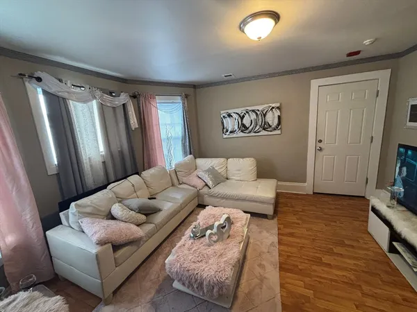 $1,995 | 31 South Stowell Street, Unit 1R, Worcester, MA 01604