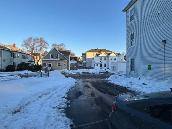 $1,995 | 31 South Stowell Street, Unit 1R, Worcester, MA 01604