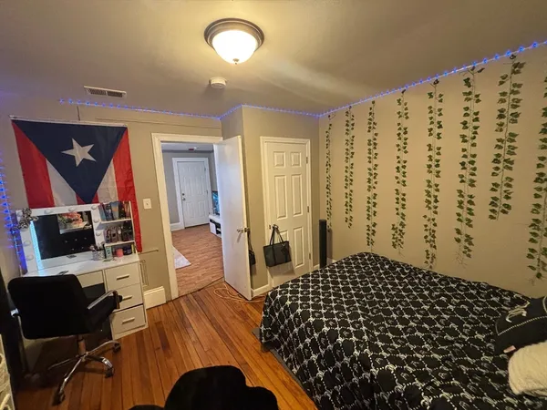 $1,995 | 31 South Stowell Street, Unit 1R, Worcester, MA 01604